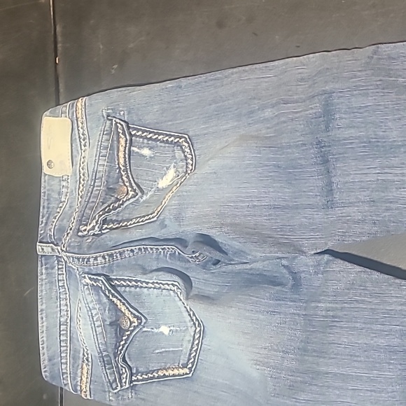 Silver - Picture 2 of 11